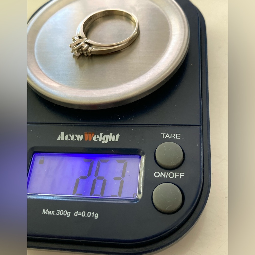 14k Elegant white gold  Diamond Ring - Picture 11 of 11